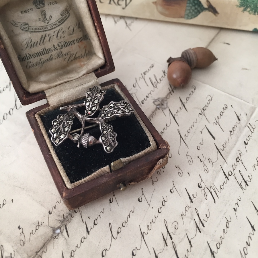 アンティークシルバーどんぐりブローチ